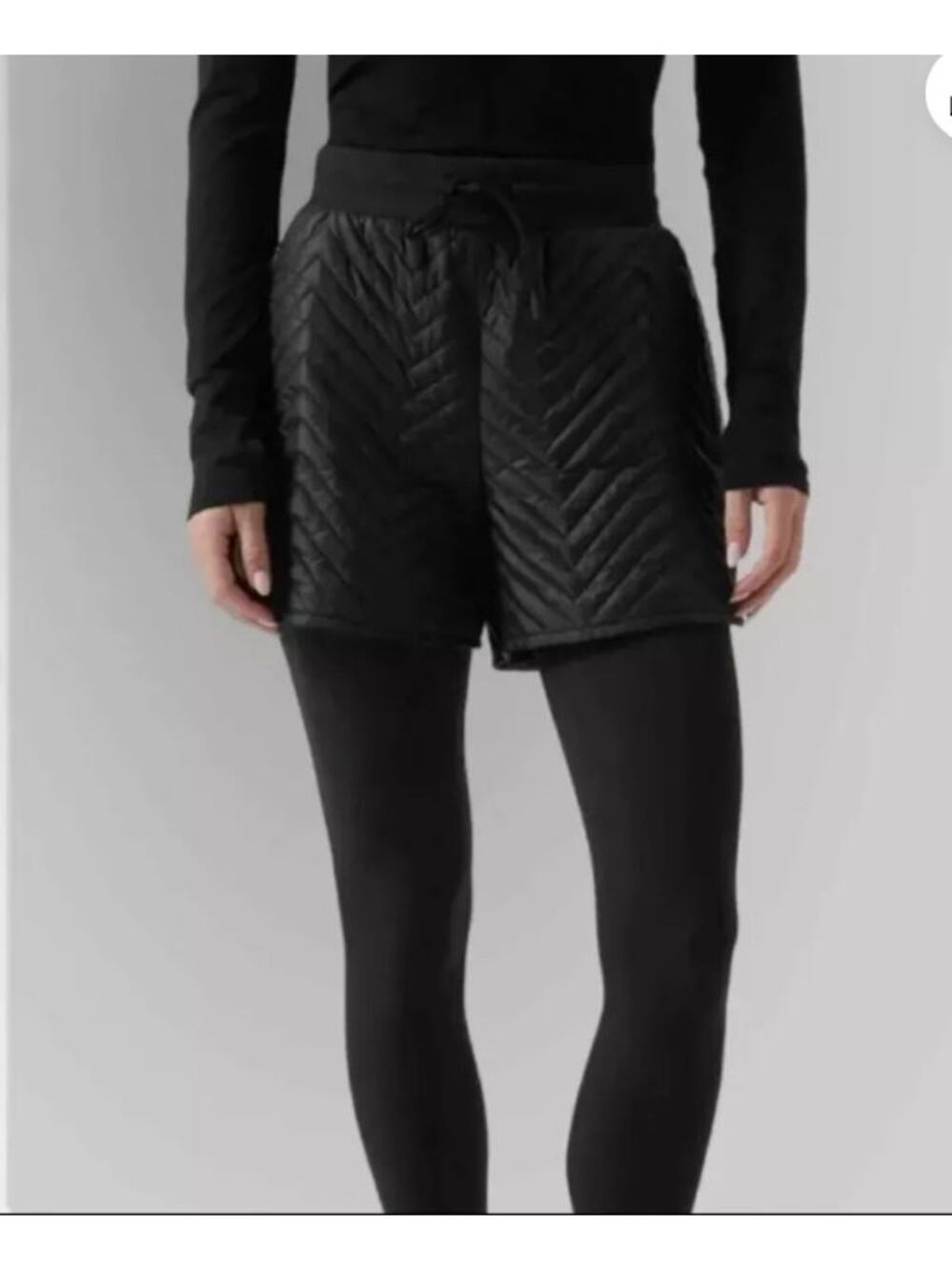 Athleta Black Apres Quilted Ski Shorts Women's Size 6 Water and Wind Resistant